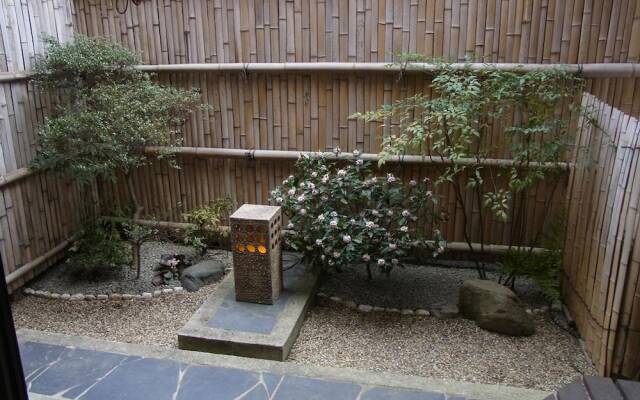 Maeniiya Machiya Inn