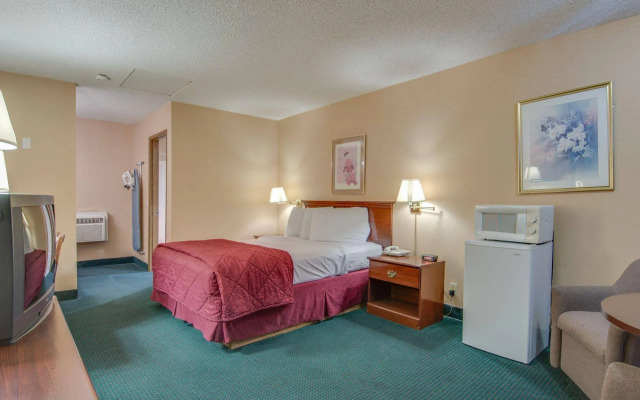 Bridgeway Inn & Suites