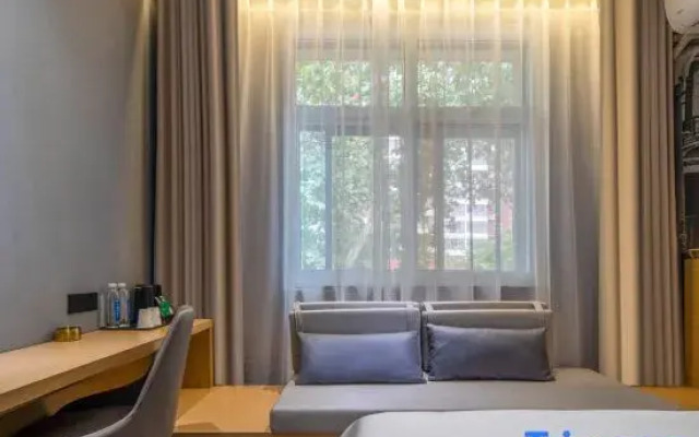 Grey Whale Smart Hotel (Boye Bus Station)