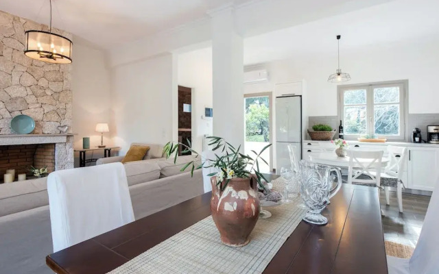 Verde Olive Three-Bedroom Holiday Home by Konnect