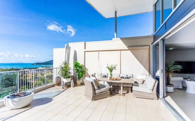 Airlie Beach Penthouse With Pool Near Whitsundays