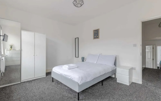 Spacious & Newly Renovated 4BD House East Ham!