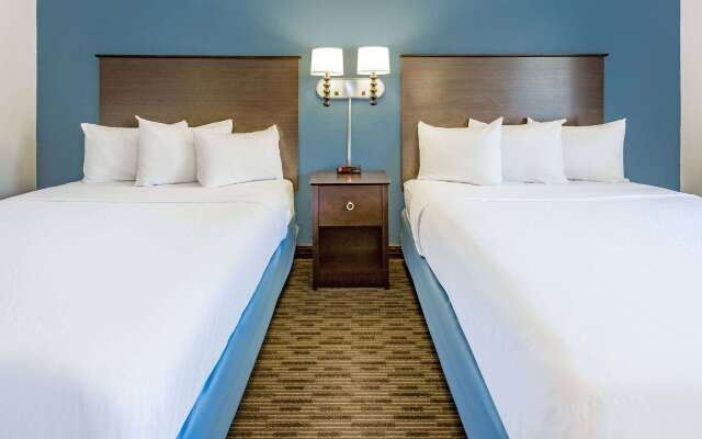AmericInn by Wyndham Hotel and Suites Long Lake