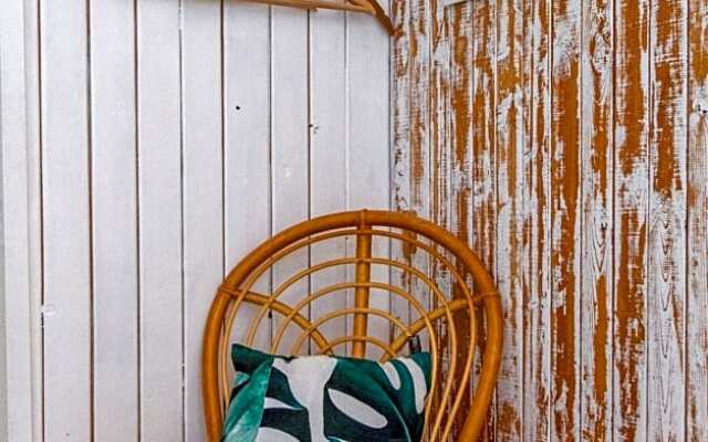 Saarj¿e puhkemaja tuba koos hommikus¿¿giga