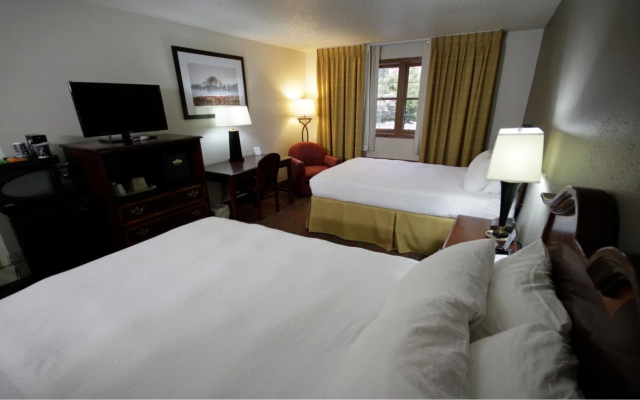 Harbor Winds Hotel
