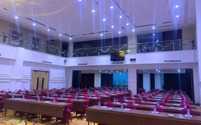Travellers Hotel Phinisi