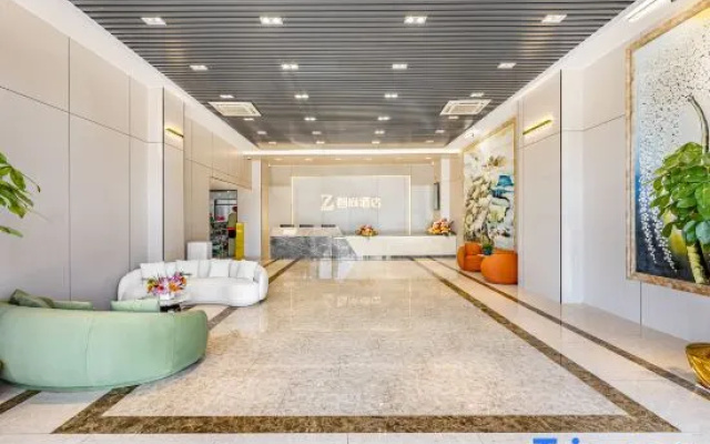 Zsmart Hotel (Foshan Green Island Lake Subway Station)