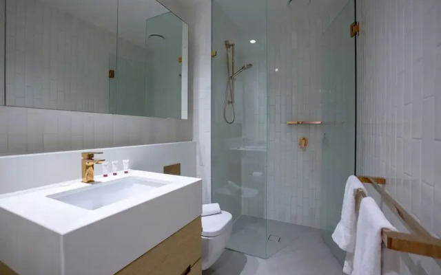 Luxury 2bed2bath apt in the Heart of Mel@collins