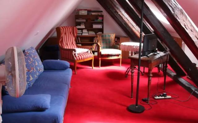 Cozy Apartment on the Canal