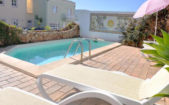 "comfortable and Well Equipped Terrace Villa With Private Pool and air Conditioni"