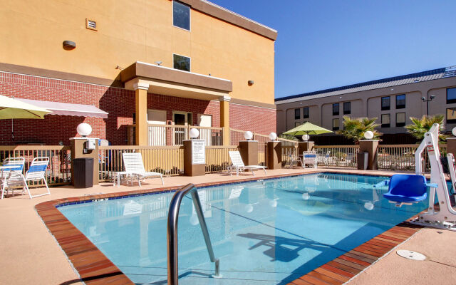 Comfort Suites Biloxi - Ocean Springs