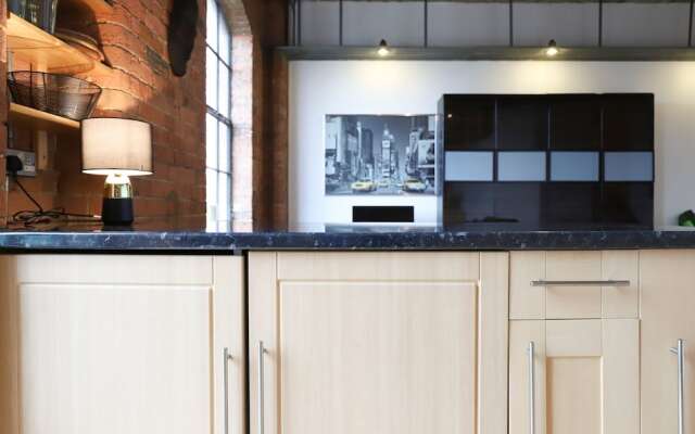 Quirky 1 Bedroom Warehouse Flat With Balcony