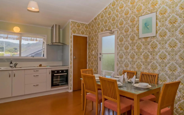 Beachfront Hideaway - Matarangi Holiday Home