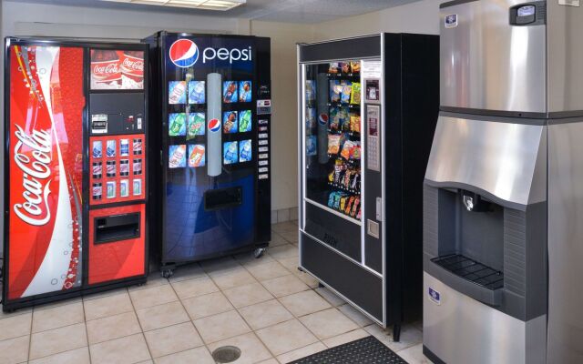 Super 8 by Wyndham Deerfield/Northbrook