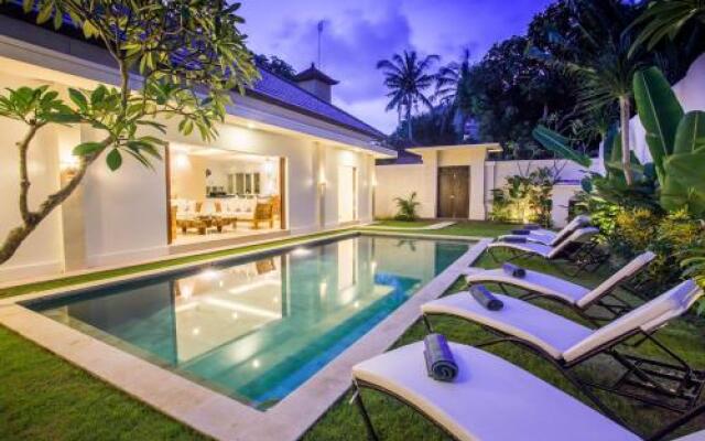 Deluxe Kamboja Villa