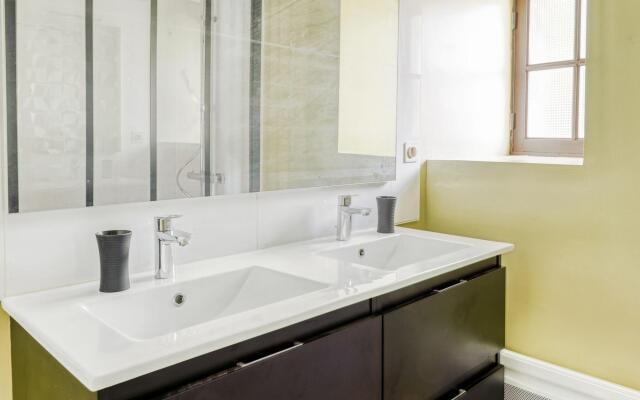 Peaceful Holiday Home in Teillots with Private Pool