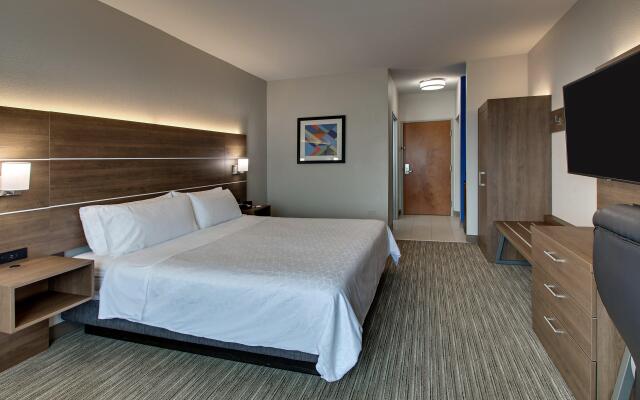 Holiday Inn Express & Suites Waukegan, an IHG Hotel