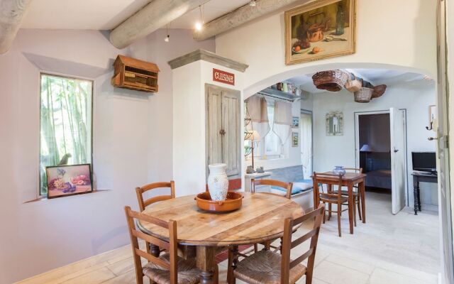 Rustic Cottage in Oppede With Shared Pool