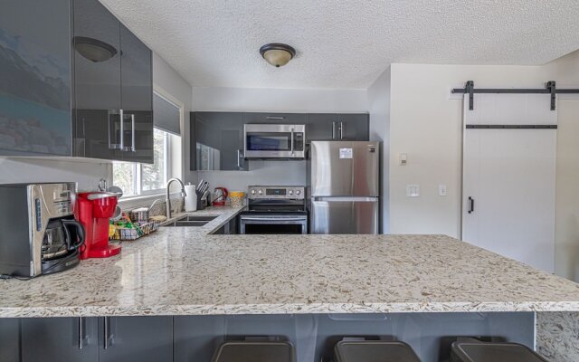 Banff Boundary Lodge-Mountain View Condo