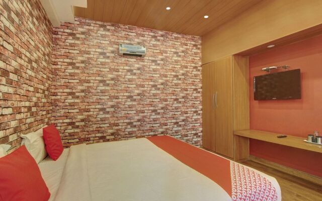 OYO 24825 Hotel Sholas Residency