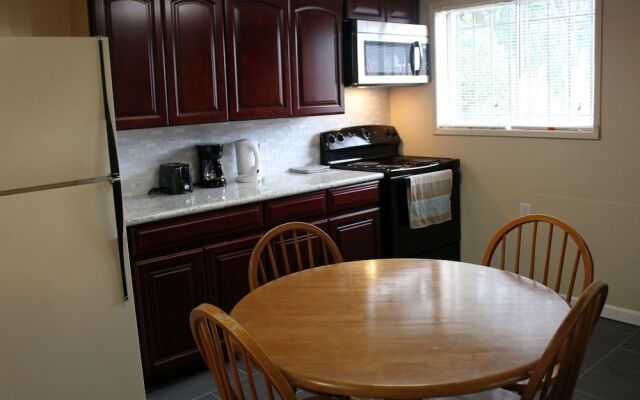 Brighton Retreat (Walk to Metro)