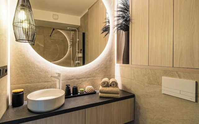 Deluxe Zen Apartment & Spa