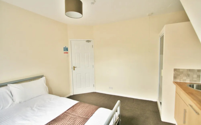 Central Studios Hatherley by Roomsbooked