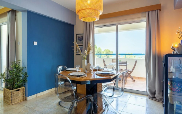Bayview 2-BR Apartment in Larnaca