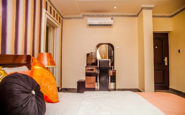 Tobby Royal Suites
