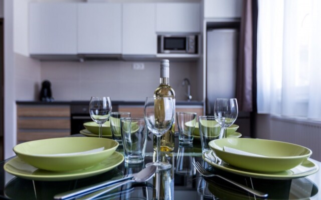 Oasis Apartments at Broadway Residence