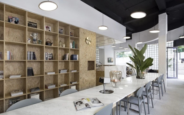 WEFLOW Hostel