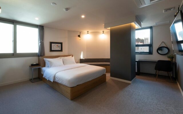 No. 25 Signature Hotel Daecheong