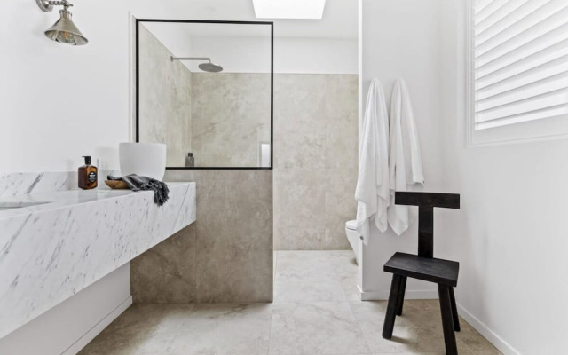 Maple on Albert Berry - by Linnaeus Collection – Guest Rooms – Berry