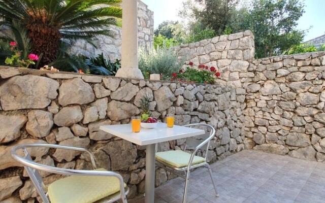 Two Palms Villa