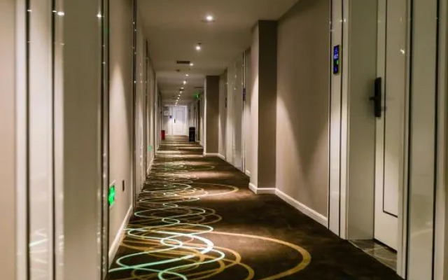 Mouvey·M Hotel (Shanghai Hongqiao International Airport Hangzhong Road Subway Station Branch)