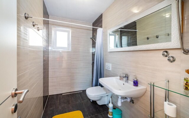 Amazing Home in Novigrad With 5 Bedrooms, Wifi and Outdoor Swimming Pool