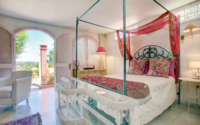 Romantic Puerto Banus Villa, Sea Mountain Views