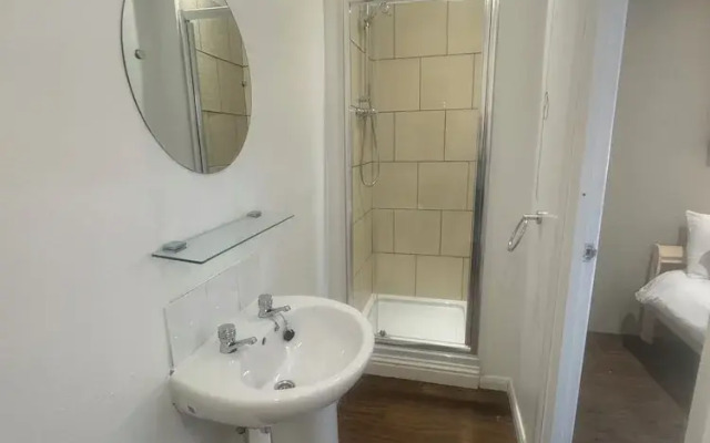 Wasters Arts Bar Hotel