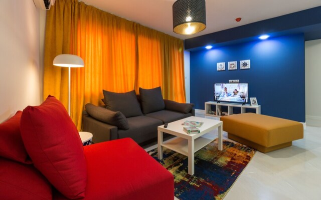 FM Luxury 1-BDR Apartment - C-O-L-O-R-S
