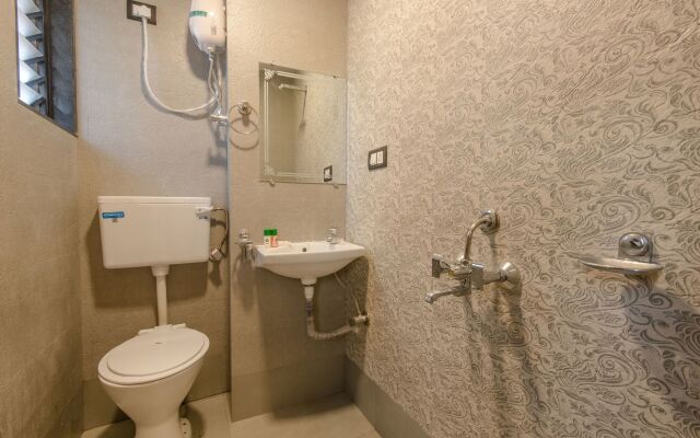 OYO 9748 Hotel Girgaon Palace