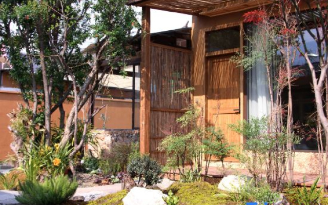 Interstellar Home – Outside – Dali
