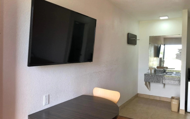 Motel 6 Clute, TX