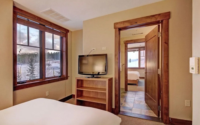 One Ski Hill Place S8309