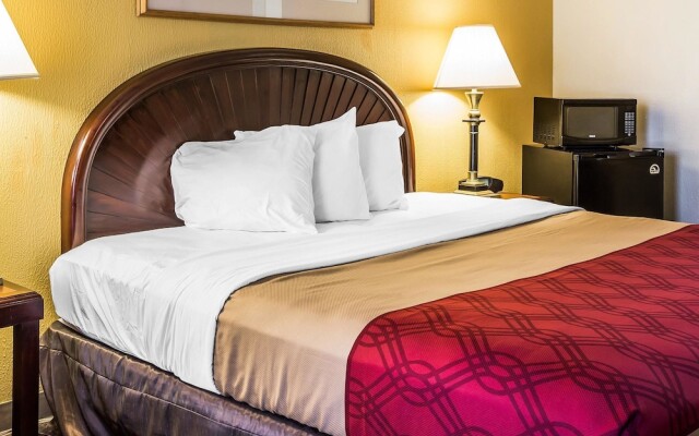 Econo Lodge Inn & Suites