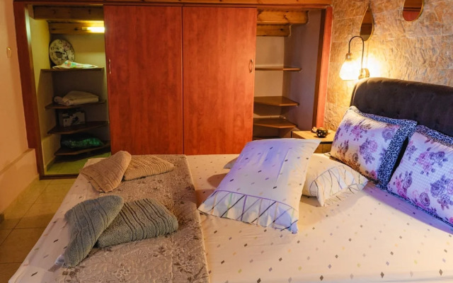 Attic Suite in Alykes