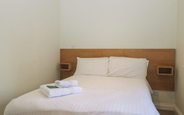 Harcombe House Rooms - First Floor Double
