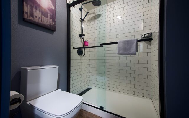 MOXY Minneapolis Uptown