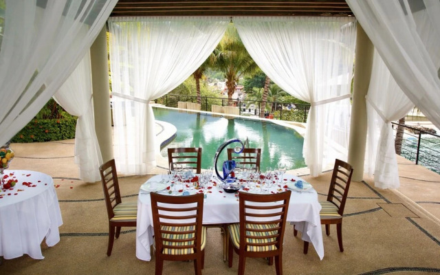 Luxury Suite With Garden and Ocean View