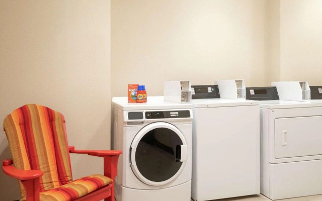 Home2 Suites By Hilton Woodland Hills