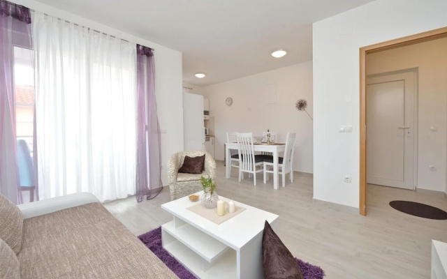 Nice Home in Vrsi-mulo With Wifi and 1 Bedrooms